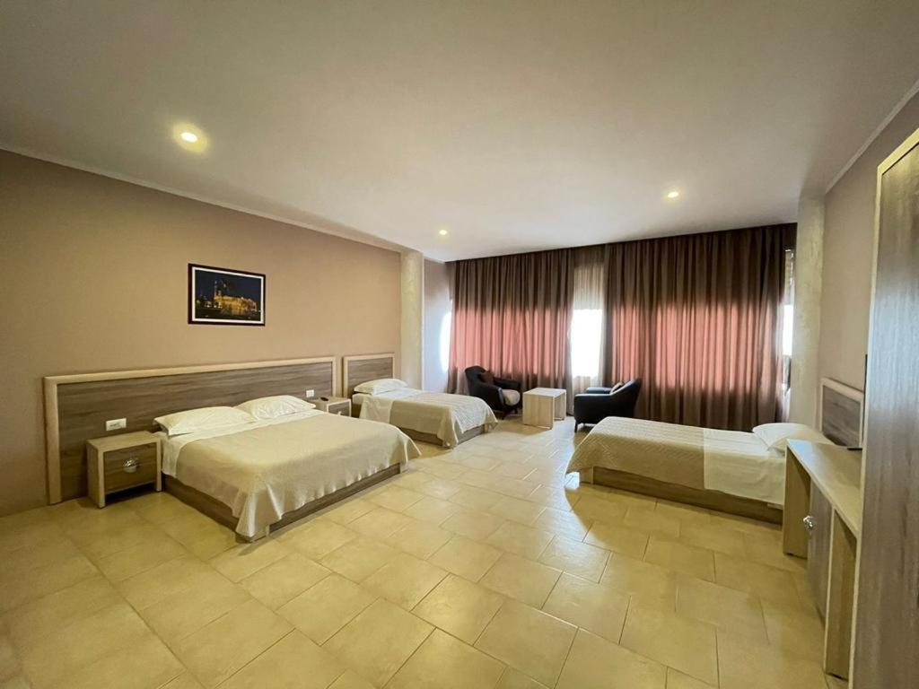 Hotel Terminal טיראנה מראה חיצוני תמונה