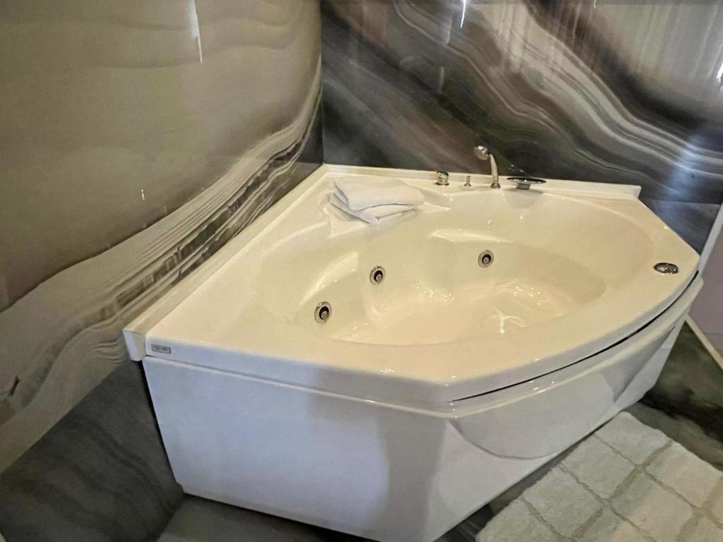 Hotel Terminal טיראנה מראה חיצוני תמונה