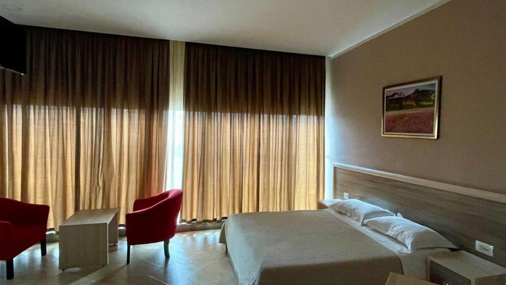 Hotel Terminal טיראנה מראה חיצוני תמונה